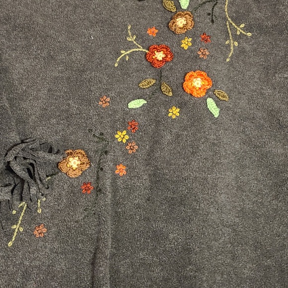 Cute poncho - Picture 3 of 7